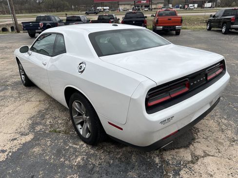 Used 2016 Dodge Challenger SXT image 7