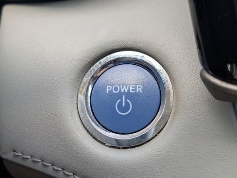 Used 2022 Toyota Highlander LE image 24