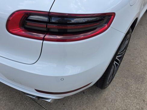 Used 2018 Porsche Macan Turbo AWD/4WD image 17