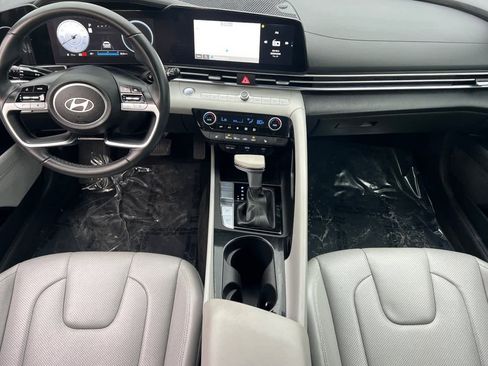 Used 2025 Hyundai Elantra Limited image 4