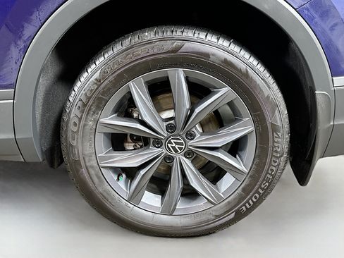 Used 2022 Volkswagen Tiguan SE w/ Panoramic Sunroof Package image 28