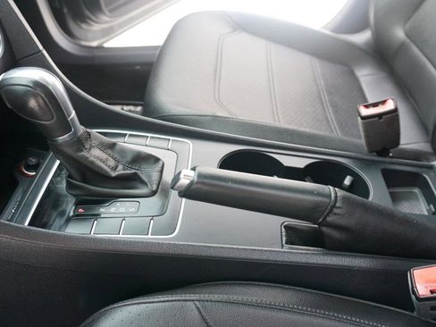 Used 2017 Volkswagen Passat 1.8T R-Line w/ R-Line Lighting Package image 17