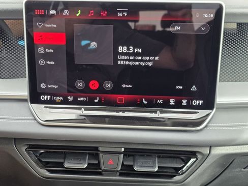 New 2026 Volkswagen Tiguan SE FWD image 14