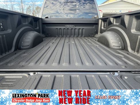 Used 2025 Ford F250 XLT w/ Black Appearance Package image 9