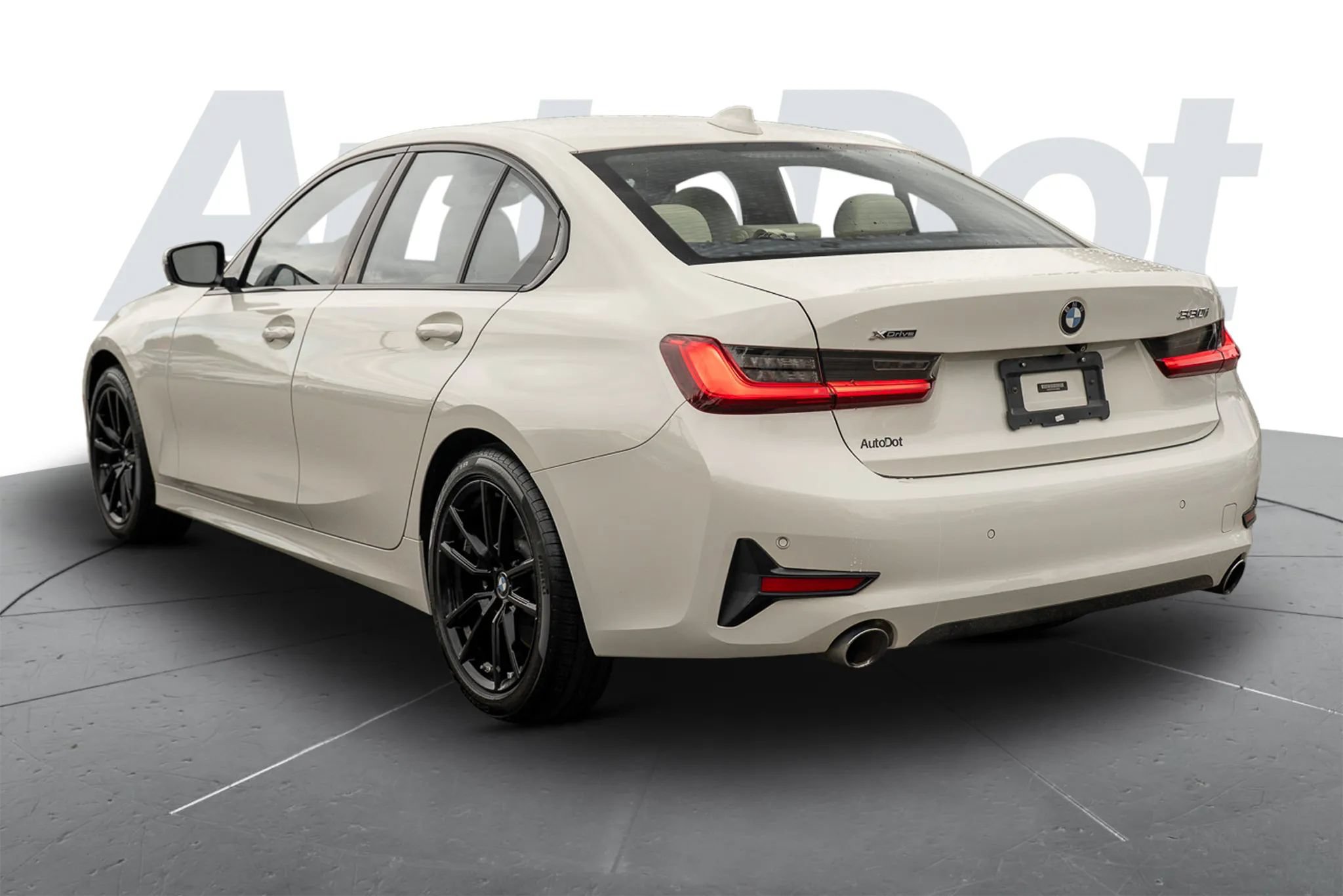 Used 2019 BMW 330i xDrive Sedan w/ Driving Assistance Package AWD/4WD image 2
