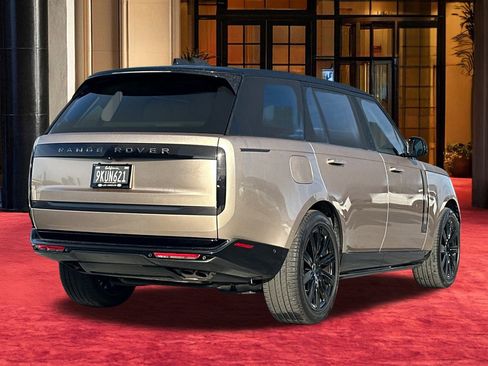 Used 2024 Land Rover Range Rover Long Wheelbase Autobiography image 10