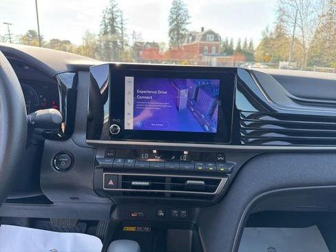 Used 2025 Toyota Camry LE image 17