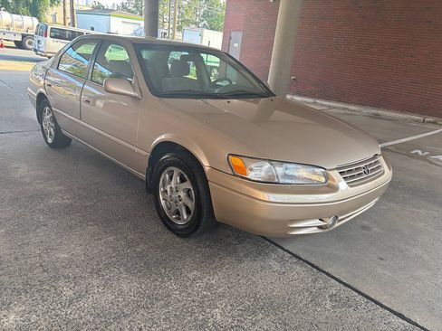 Used 1999 Toyota Camry LE FWD image 4