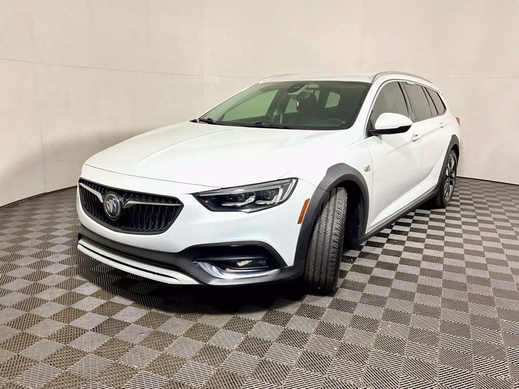 Used 2019 Buick Regal Essence w/ Driver Confidence Package I AWD/4WD image 2