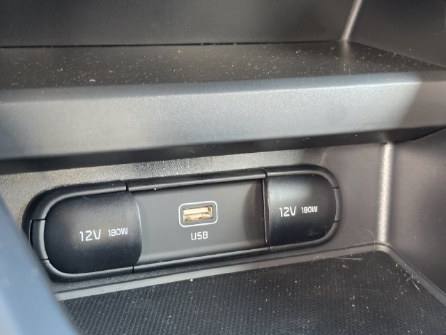 Certified 2025 Kia Soul LX FWD image 25