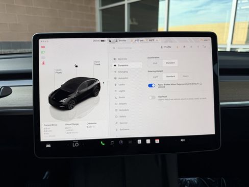 Used 2024 Tesla Model Y 2WD image 18