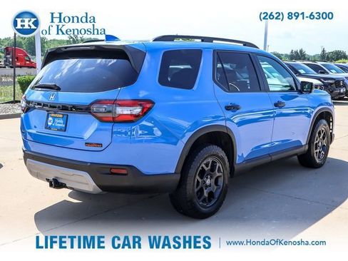Certified 2025 Honda Pilot TrailSport image 5
