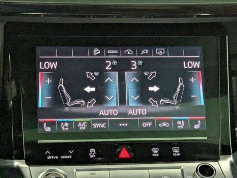 Used 2022 Audi e-tron Premium Plus w/ Premium Plus Package AWD/4WD image 29