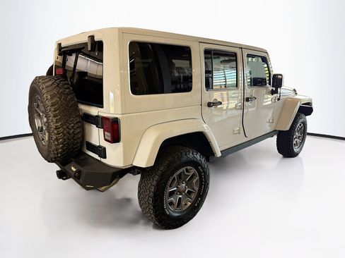 Used 2017 Jeep Wrangler Unlimited Sahara w/ Connectivity Group AWD/4WD image 9