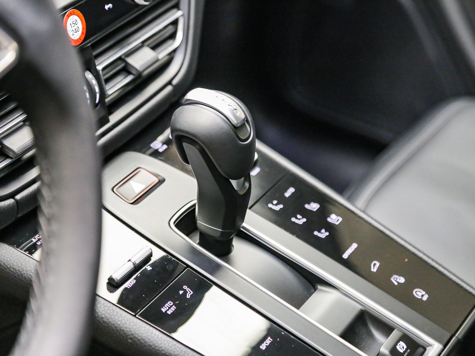 Certified 2026 Porsche Macan AWD/4WD image 24