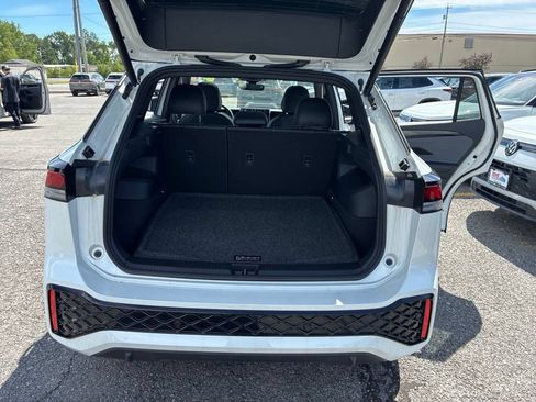 New 2026 Volkswagen Tiguan SE R-Line AWD/4WD image 40