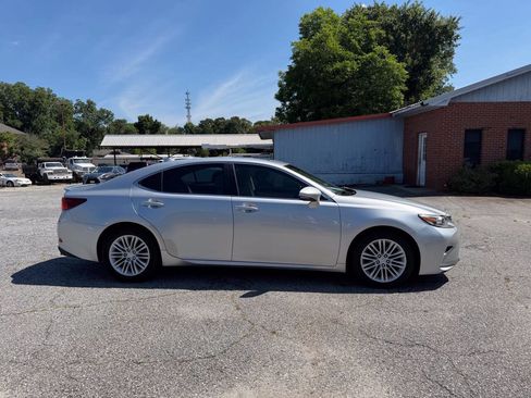 Used 2016 Lexus ES 350 w/ Premium Package w/Wood Trim FWD image 5