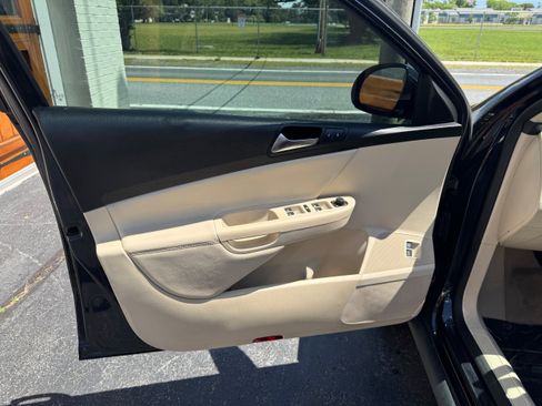 Used 2010 Volkswagen Passat Komfort image 7