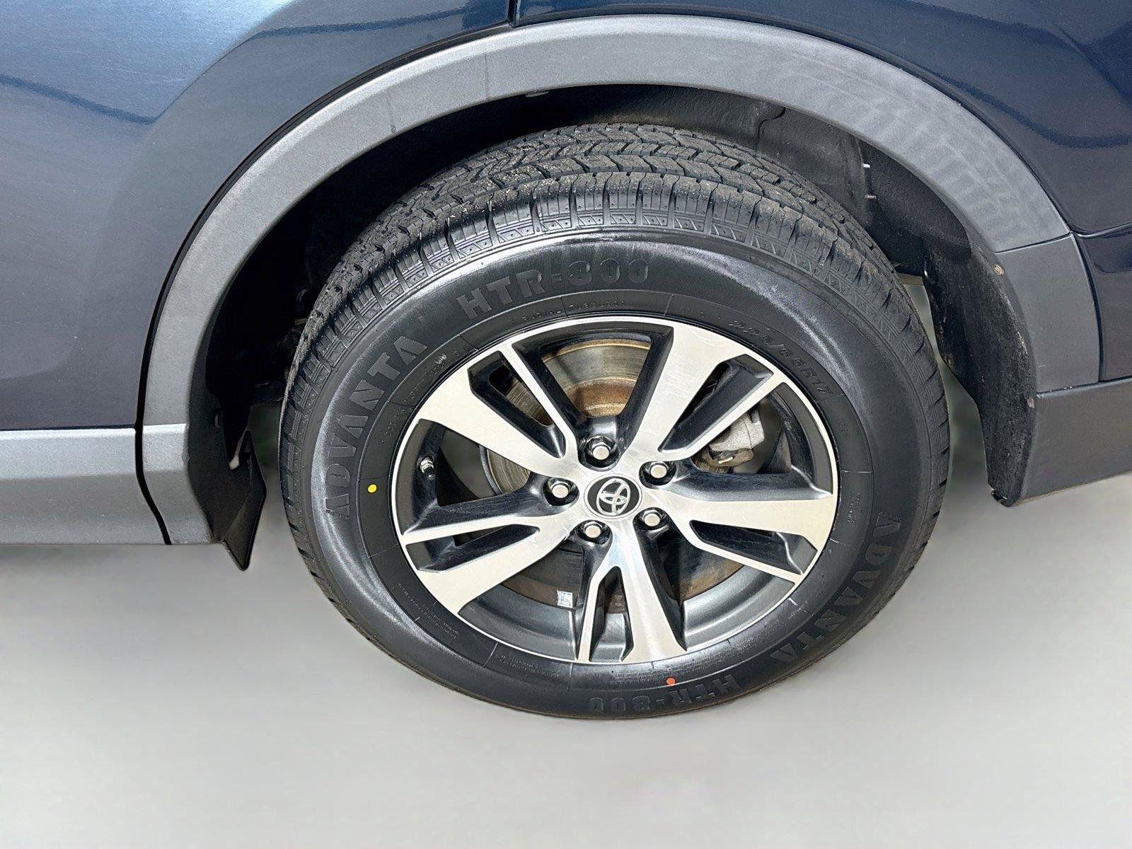 Used 2018 Toyota RAV4 XLE AWD/4WD image 29