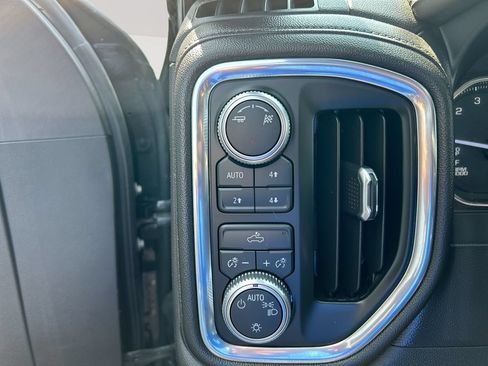 Used 2019 GMC Sierra 1500 SLE w/ SLE Value Package AWD/4WD image 17