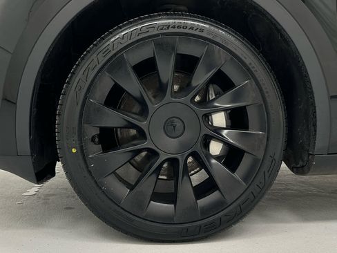 Used 2023 Tesla Model Y Long Range image 9