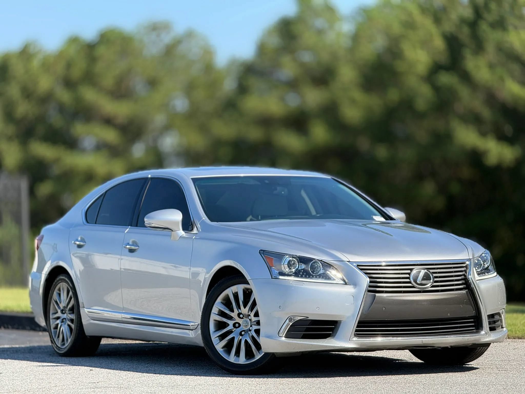 Used 2015 Lexus LS 460 w/ Comfort Package RWD image 4