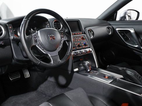 Used 2009 Nissan GT-R Premium image 38