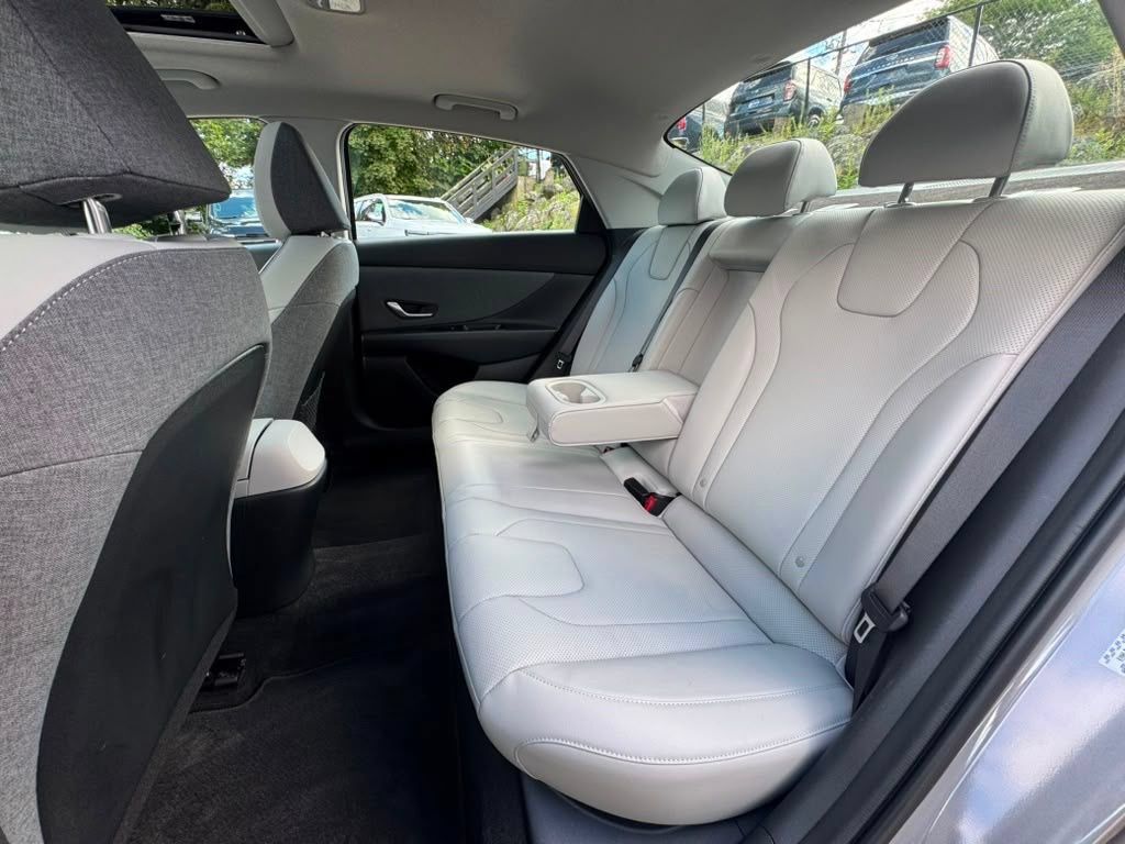 Certified 2023 Hyundai Elantra Limited FWD image 20