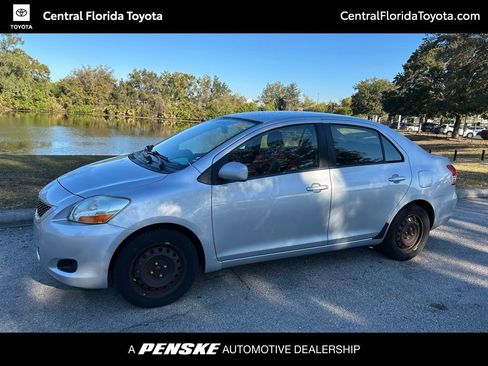 Used 2009 Toyota Yaris Base image 1