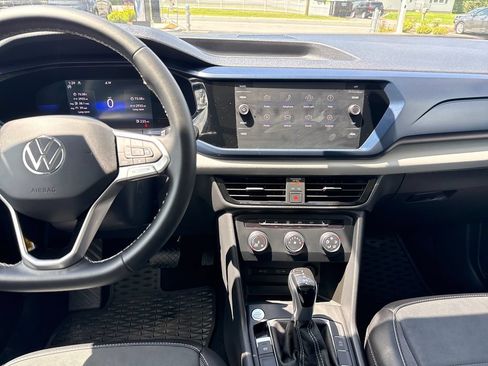Used 2022 Volkswagen Taos SE FWD image 17