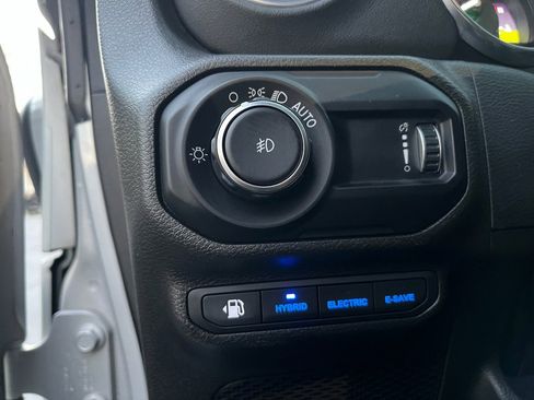 Used 2023 Jeep Wrangler Sahara image 25