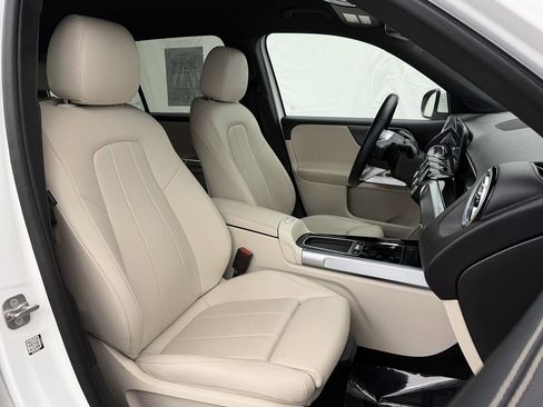 Used 2025 Mercedes-Benz GLB 250 image 38