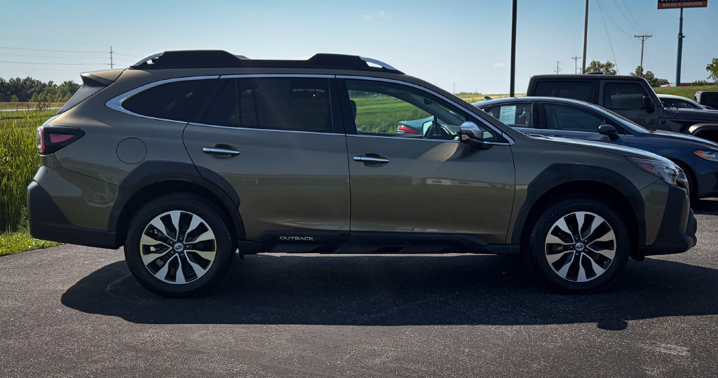 Used 2024 Subaru Outback Touring AWD/4WD image 27
