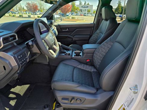 Used 2025 Toyota Tacoma TRD Off-Road w/ TRD Off Road Premium Package image 21