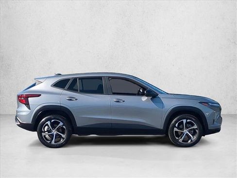 Used 2024 Chevrolet Trax RS w/ Driver Confidence Package FWD image 4