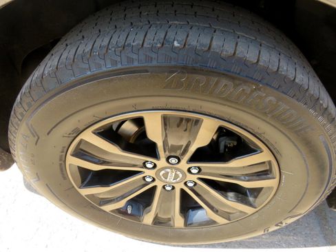 Used 2017 Nissan Armada Platinum w/ Interior Lighting Package image 26