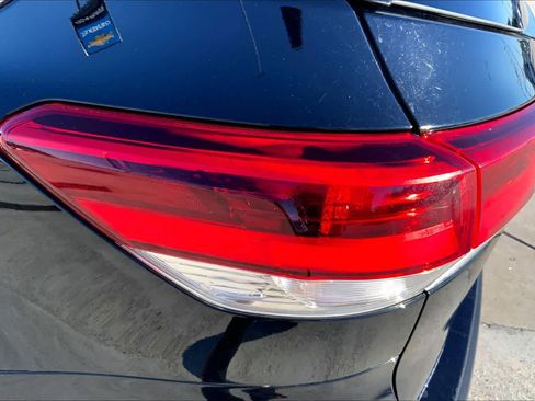 Used 2019 Toyota Highlander XLE image 24