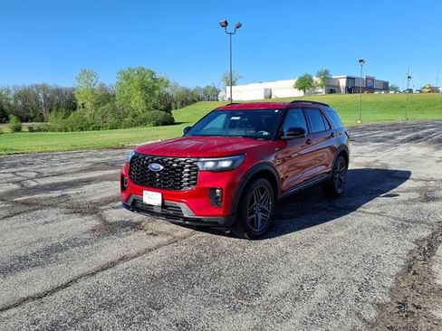 Used 2025 Ford Explorer ST-Line w/ ST-Line Street Pack AWD/4WD image 39