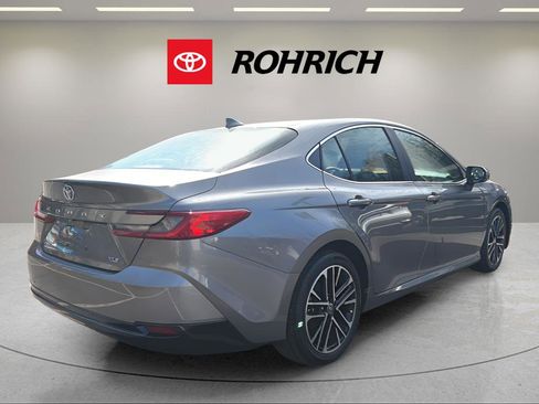 Used 2025 Toyota Camry XLE image 6