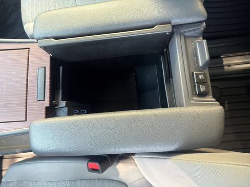 Used 2021 Toyota Sienna LE AWD/4WD image 30