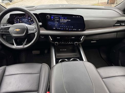 Used 2025 Chevrolet Suburban Premier image 15