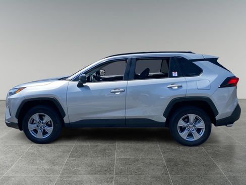 Used 2023 Toyota RAV4 LE AWD/4WD image 2