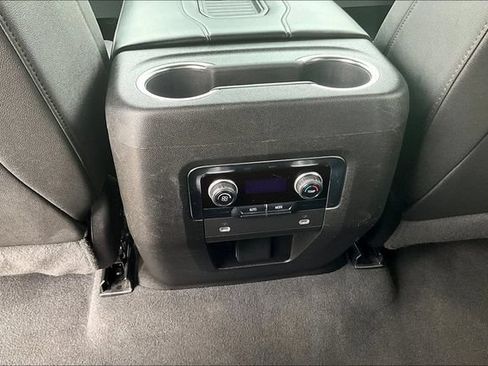 Used 2024 Chevrolet Suburban LT RWD image 10