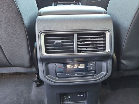 Used 2025 Volkswagen Atlas SE image 29