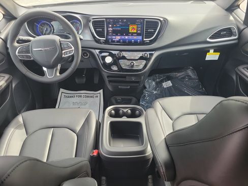 New 2026 Chrysler Voyager LX FWD image 10