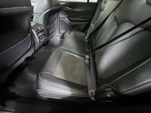 Used 2023 Jeep Grand Cherokee Altitude AWD/4WD image 28