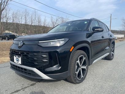 New 2025 Volkswagen Tiguan SE