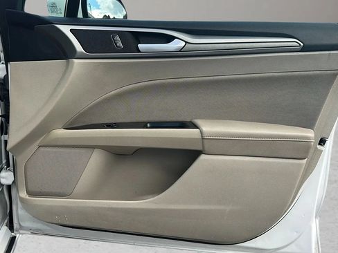 Used 2017 Ford Fusion SE image 37