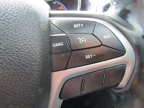 Used 2018 Jeep Grand Cherokee Overland AWD/4WD image 36