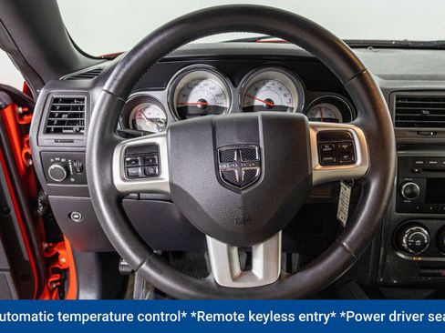 Used 2014 Dodge Challenger SXT image 4